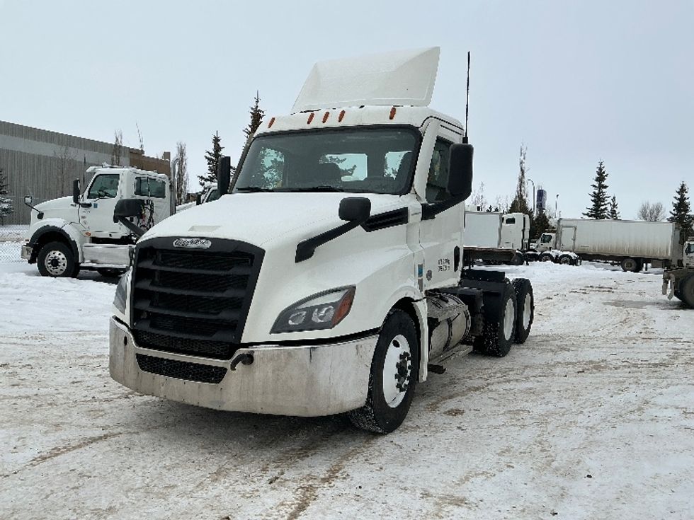 Day Cab Tractor-Heavy Duty Tractors-Freightliner-2020-T12664ST-Edmonton-AB-455,850\n\t\tkm-$ 65,750 - Image 3