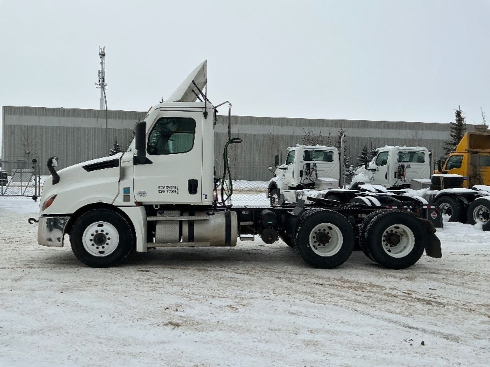 Day Cab Tractor-Heavy Duty Tractors-Freightliner-2020-T12664ST-Edmonton-AB-455,850\n\t\tkm-$ 65,750 - Image 4