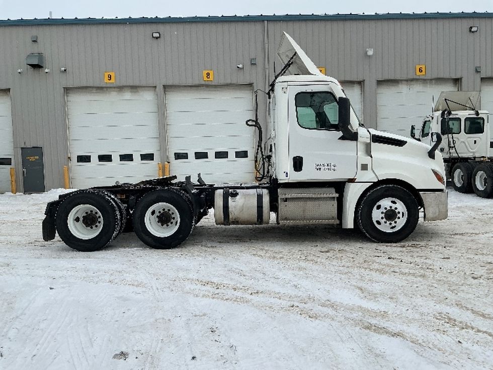 Day Cab Tractor-Heavy Duty Tractors-Freightliner-2020-T12664ST-Edmonton-AB-455,850\n\t\tkm-$ 65,750 - Image 8