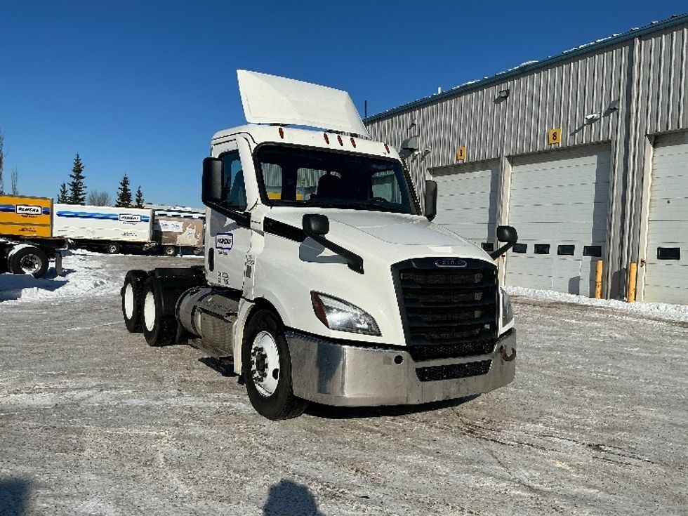 Day Cab Tractor-Heavy Duty Tractors-Freightliner-2020-T12664ST-Edmonton-AB-508,431\n\t\tkm-$ 63,250 - Image 1