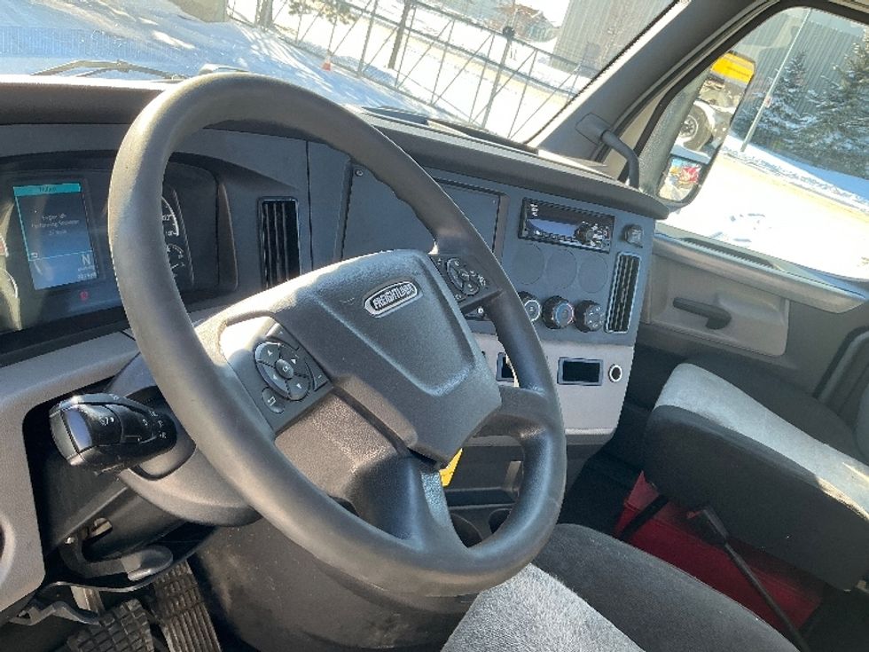 Day Cab Tractor-Heavy Duty Tractors-Freightliner-2020-T12664ST-Edmonton-AB-508,431\n\t\tkm-$ 63,250 - Image 10