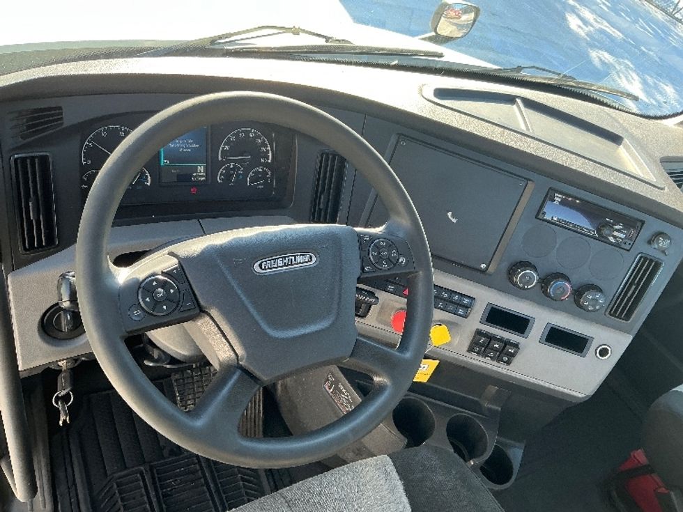 Day Cab Tractor-Heavy Duty Tractors-Freightliner-2020-T12664ST-Edmonton-AB-508,431\n\t\tkm-$ 63,250 - Image 11