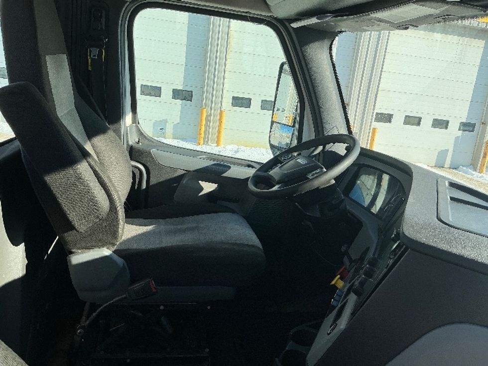 Day Cab Tractor-Heavy Duty Tractors-Freightliner-2020-T12664ST-Edmonton-AB-508,431\n\t\tkm-$ 63,250 - Image 14