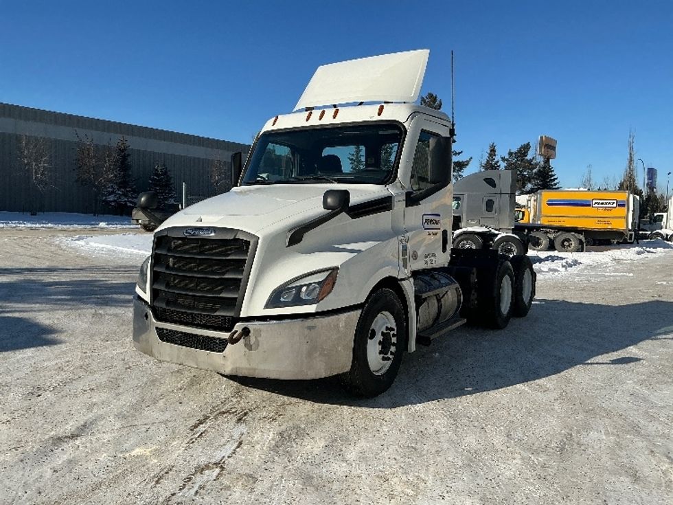 Day Cab Tractor-Heavy Duty Tractors-Freightliner-2020-T12664ST-Edmonton-AB-508,431\n\t\tkm-$ 63,250 - Image 3