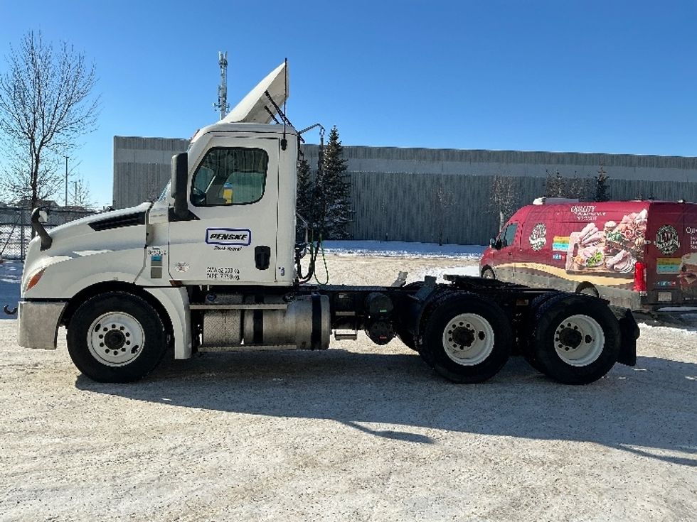 Day Cab Tractor-Heavy Duty Tractors-Freightliner-2020-T12664ST-Edmonton-AB-508,431\n\t\tkm-$ 63,250 - Image 4