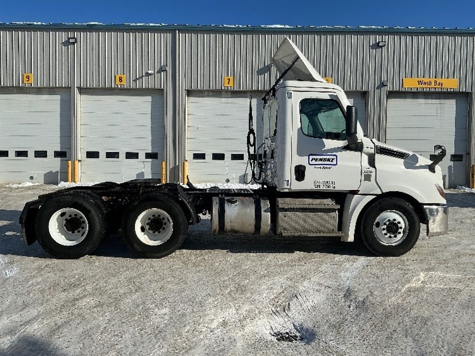 Day Cab Tractor-Heavy Duty Tractors-Freightliner-2020-T12664ST-Edmonton-AB-508,431\n\t\tkm-$ 63,250 - Image 8