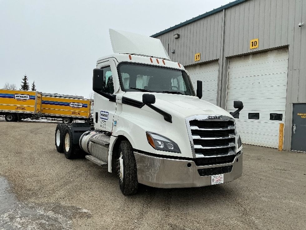 Day Cab Tractor-Heavy Duty Tractors-Freightliner-2020-T12664ST-Edmonton-AB-524,449\n\t\tkm-$ 62,750 - Image 1