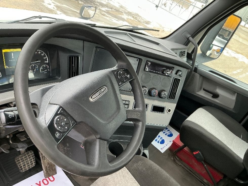 Day Cab Tractor-Heavy Duty Tractors-Freightliner-2020-T12664ST-Edmonton-AB-524,449\n\t\tkm-$ 62,750 - Image 10