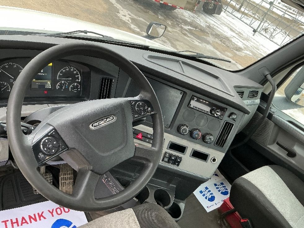 Day Cab Tractor-Heavy Duty Tractors-Freightliner-2020-T12664ST-Edmonton-AB-524,449\n\t\tkm-$ 62,750 - Image 11