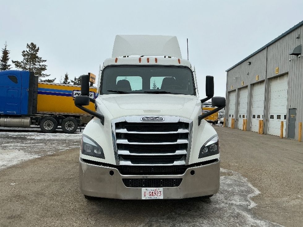 Day Cab Tractor-Heavy Duty Tractors-Freightliner-2020-T12664ST-Edmonton-AB-524,449\n\t\tkm-$ 62,750 - Image 2