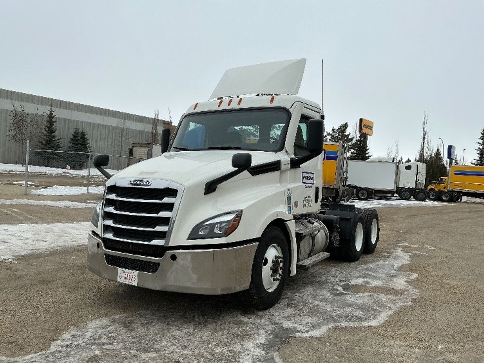 Day Cab Tractor-Heavy Duty Tractors-Freightliner-2020-T12664ST-Edmonton-AB-524,449\n\t\tkm-$ 62,750 - Image 3