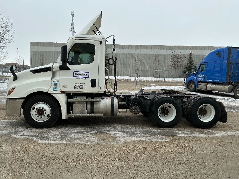 Day Cab Tractor-Heavy Duty Tractors-Freightliner-2020-T12664ST-Edmonton-AB-524,449\n\t\tkm-$ 62,750 - Image 4