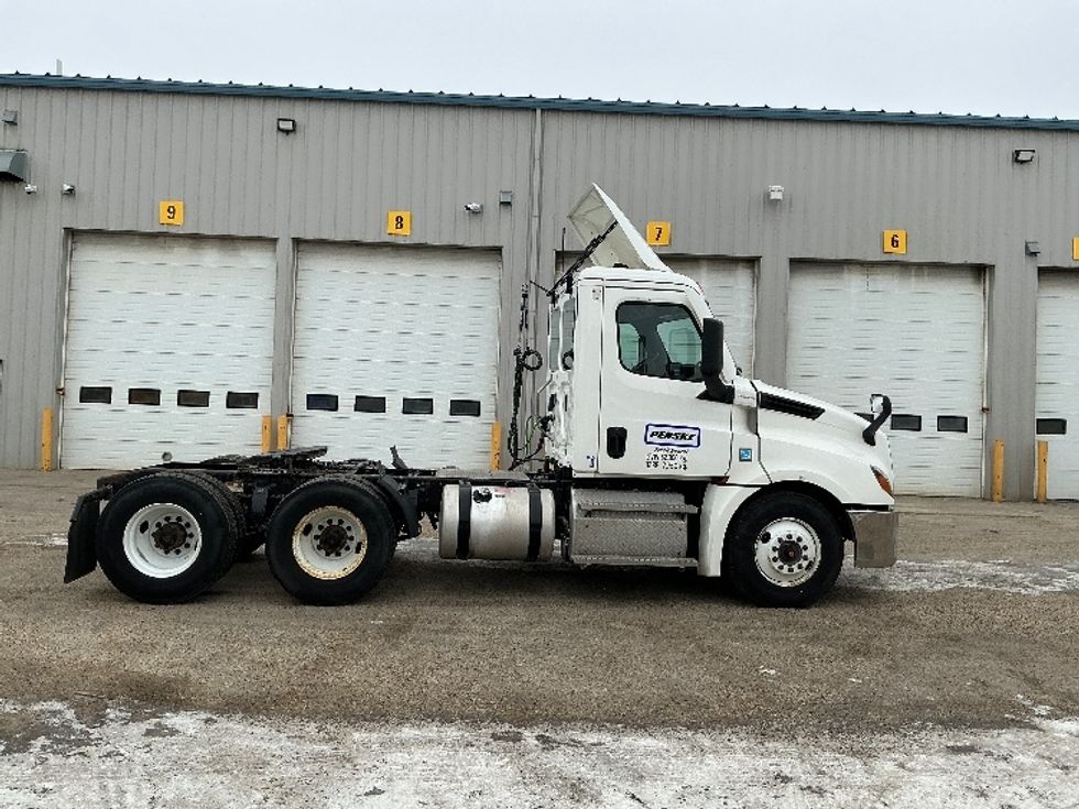 Day Cab Tractor-Heavy Duty Tractors-Freightliner-2020-T12664ST-Edmonton-AB-524,449\n\t\tkm-$ 62,750 - Image 8