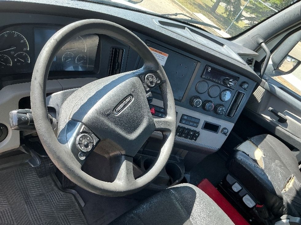 Day Cab Tractor-Heavy Duty Tractors-Freightliner-2020-T12664ST-Edmonton-AB-919,119\n\t\tkm-$ 46,000 - Image 10