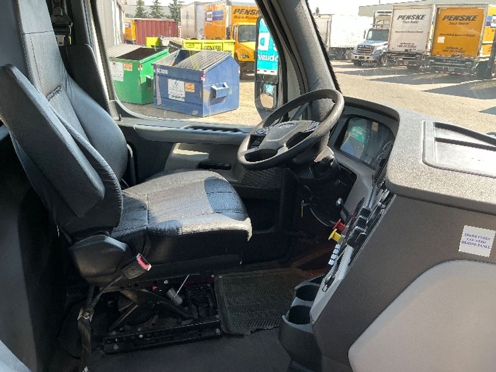Day Cab Tractor-Heavy Duty Tractors-Freightliner-2020-T12664ST-Edmonton-AB-919,119\n\t\tkm-$ 46,000 - Image 14