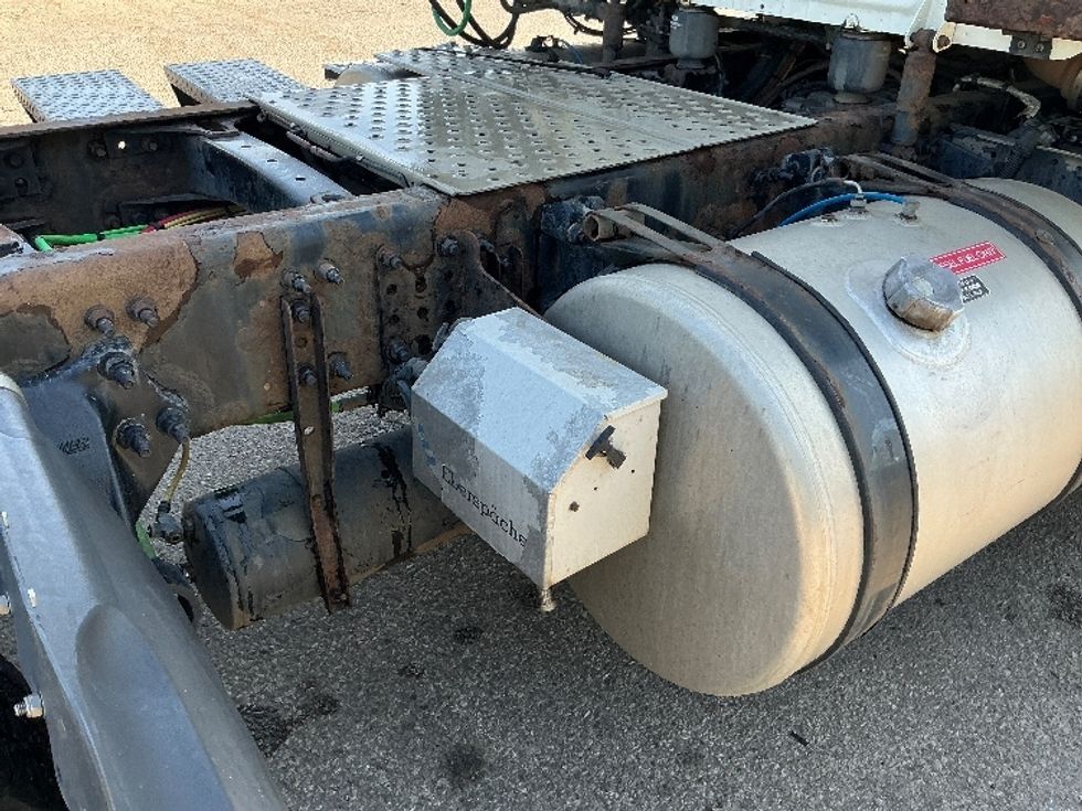 Day Cab Tractor-Heavy Duty Tractors-Freightliner-2020-T12664ST-Edmonton-AB-919,119\n\t\tkm-$ 46,000 - Image 17