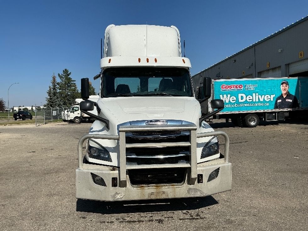 Day Cab Tractor-Heavy Duty Tractors-Freightliner-2020-T12664ST-Edmonton-AB-919,119\n\t\tkm-$ 46,000 - Image 2