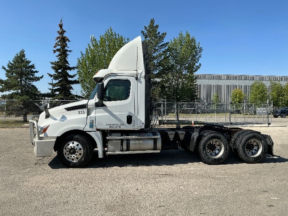 Day Cab Tractor-Heavy Duty Tractors-Freightliner-2020-T12664ST-Edmonton-AB-919,119\n\t\tkm-$ 46,000 - Image 4