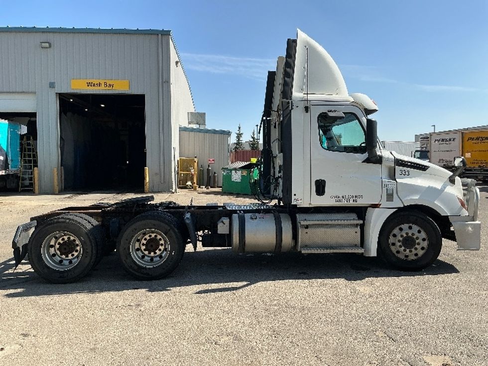 Day Cab Tractor-Heavy Duty Tractors-Freightliner-2020-T12664ST-Edmonton-AB-919,119\n\t\tkm-$ 46,000 - Image 8