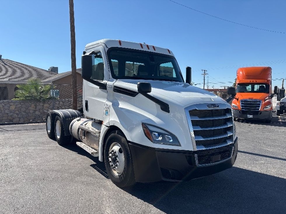 Day Cab Tractor-Heavy Duty Tractors-Freightliner-2020-T12664ST-El Paso-TX-101,193\n\t\tmiles-$ 67,000 - Image 1