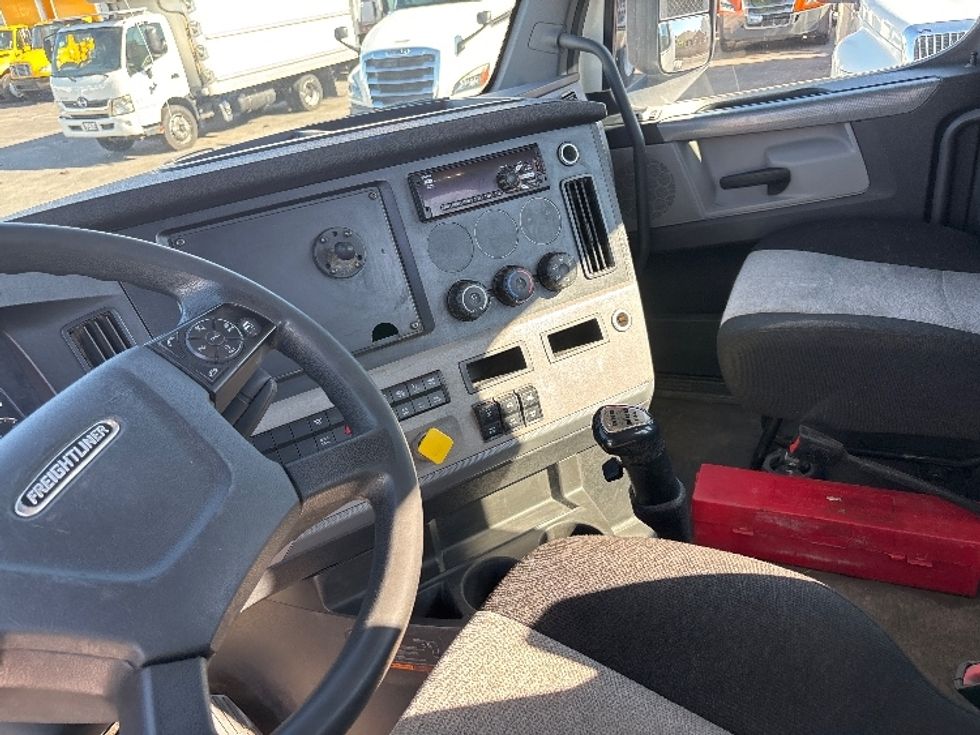 Day Cab Tractor-Heavy Duty Tractors-Freightliner-2020-T12664ST-El Paso-TX-101,193\n\t\tmiles-$ 67,000 - Image 10