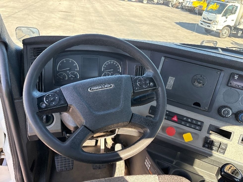 Day Cab Tractor-Heavy Duty Tractors-Freightliner-2020-T12664ST-El Paso-TX-101,193\n\t\tmiles-$ 67,000 - Image 11