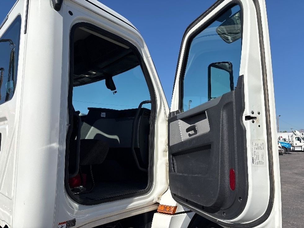 Day Cab Tractor-Heavy Duty Tractors-Freightliner-2020-T12664ST-El Paso-TX-101,193\n\t\tmiles-$ 67,000 - Image 12