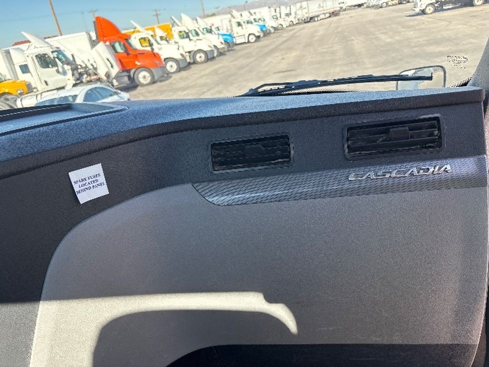 Day Cab Tractor-Heavy Duty Tractors-Freightliner-2020-T12664ST-El Paso-TX-101,193\n\t\tmiles-$ 67,000 - Image 13