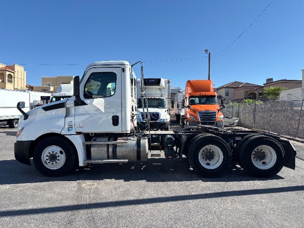 Day Cab Tractor-Heavy Duty Tractors-Freightliner-2020-T12664ST-El Paso-TX-101,193\n\t\tmiles-$ 67,000 - Image 4