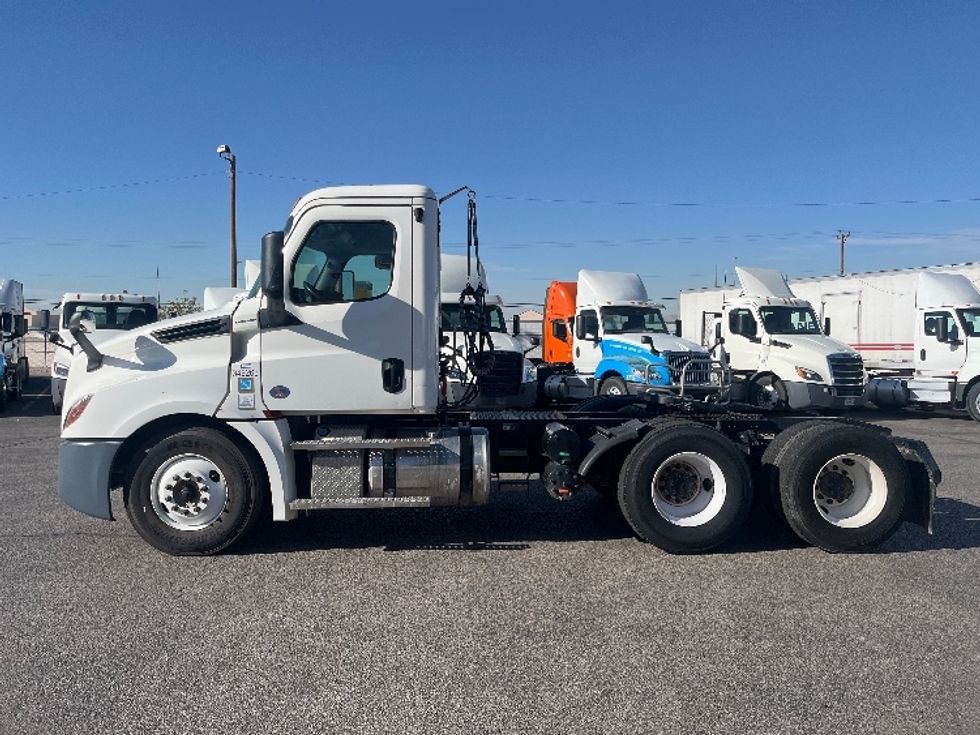 Day Cab Tractor-Heavy Duty Tractors-Freightliner-2020-T12664ST-El Paso-TX-103,185\n\t\tmiles-$ 67,000 - Image 4