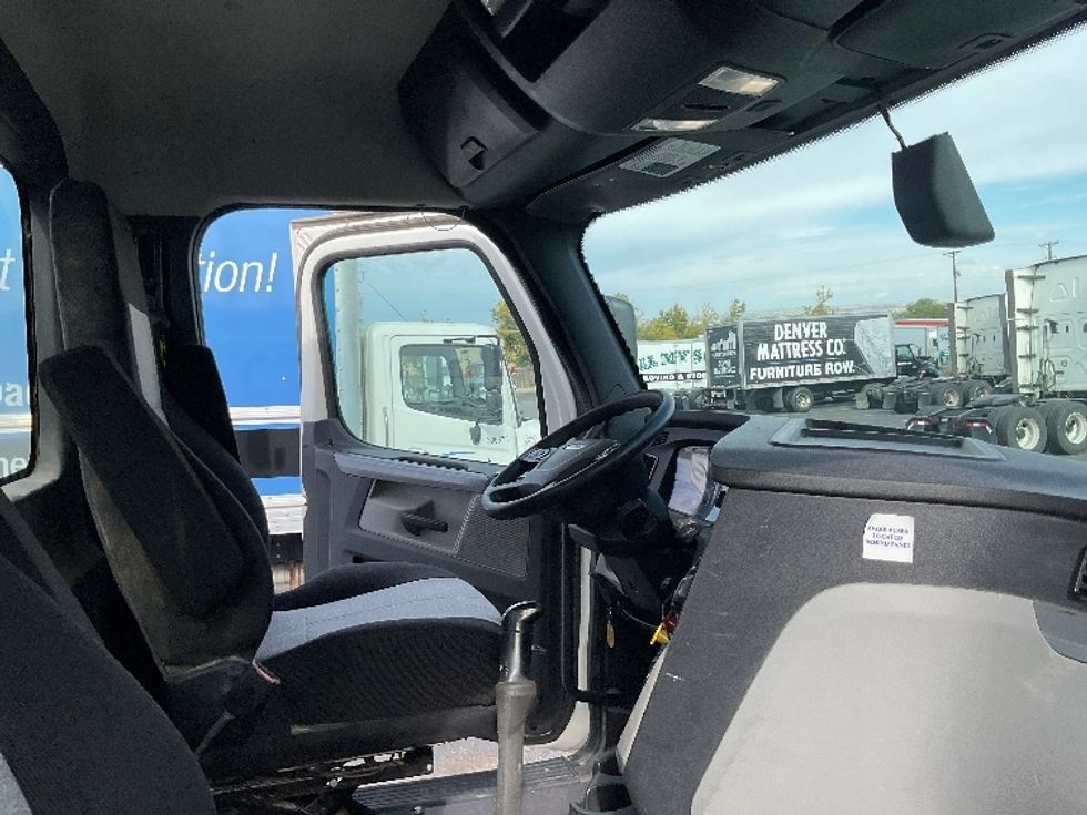 Day Cab Tractor-Heavy Duty Tractors-Freightliner-2020-T12664ST-El Paso-TX-107,132\n\t\tmiles-$ 66,750 - Image 14