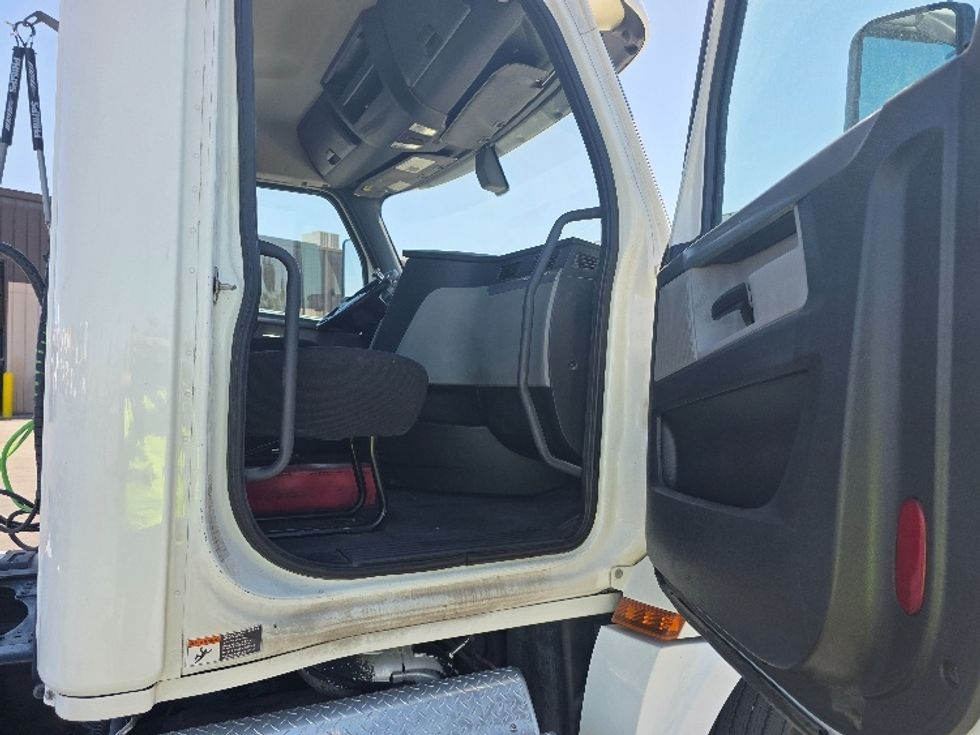 Day Cab Tractor-Heavy Duty Tractors-Freightliner-2020-T12664ST-El Paso-TX-214,586\n\t\tmiles-$ 59,250 - Image 12