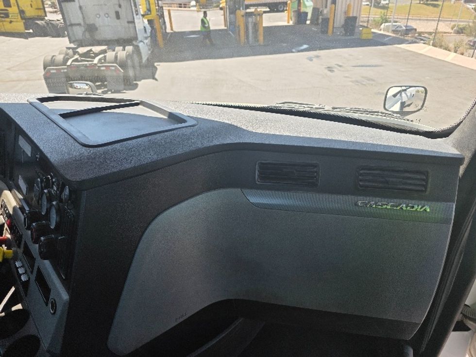 Day Cab Tractor-Heavy Duty Tractors-Freightliner-2020-T12664ST-El Paso-TX-214,586\n\t\tmiles-$ 59,250 - Image 13