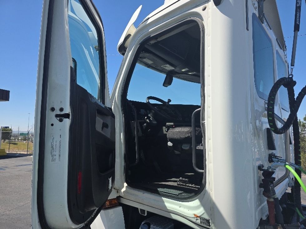 Day Cab Tractor-Heavy Duty Tractors-Freightliner-2020-T12664ST-El Paso-TX-214,586\n\t\tmiles-$ 59,250 - Image 9