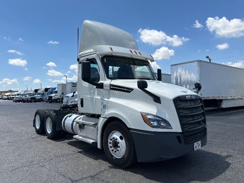 Day Cab Tractor-Heavy Duty Tractors-Freightliner-2020-T12664ST-El Paso-TX-231,448\n\t\tmiles-$ 61,250 - Image 1