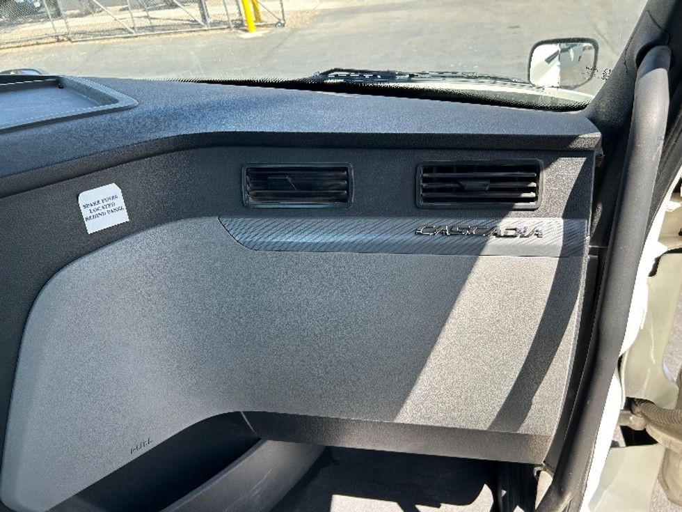 Day Cab Tractor-Heavy Duty Tractors-Freightliner-2020-T12664ST-El Paso-TX-231,448\n\t\tmiles-$ 61,250 - Image 13