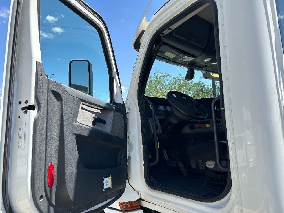 Day Cab Tractor-Heavy Duty Tractors-Freightliner-2020-T12664ST-El Paso-TX-231,448\n\t\tmiles-$ 61,250 - Image 9