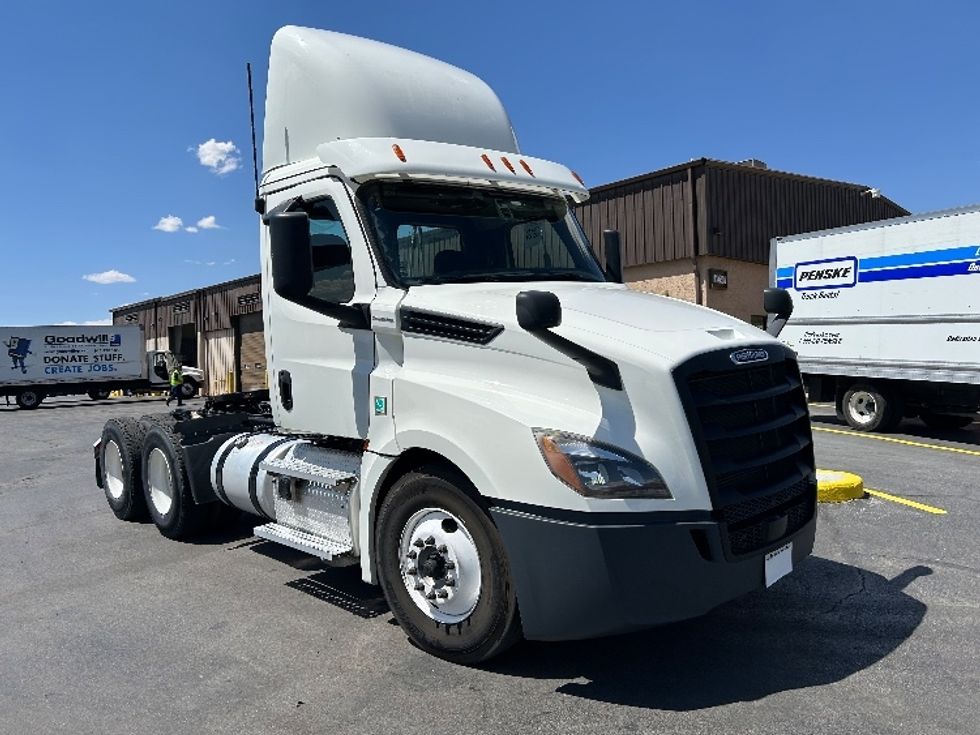 Day Cab Tractor-Heavy Duty Tractors-Freightliner-2020-T12664ST-El Paso-TX-235,023\n\t\tmiles-$ 61,000 - Image 1