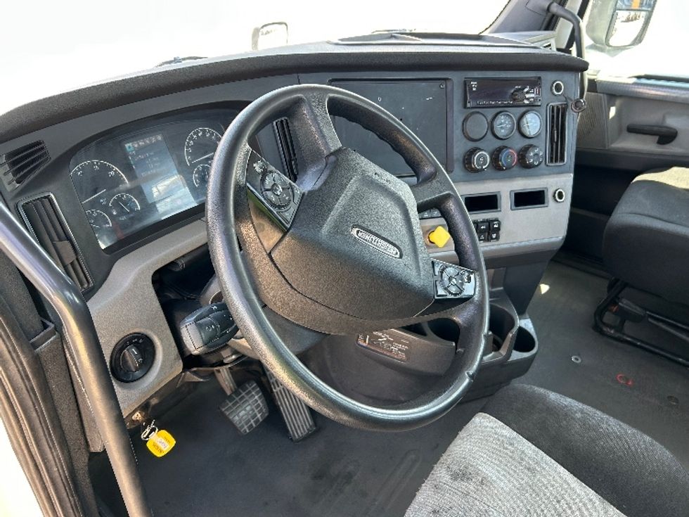Day Cab Tractor-Heavy Duty Tractors-Freightliner-2020-T12664ST-El Paso-TX-235,023\n\t\tmiles-$ 61,000 - Image 10