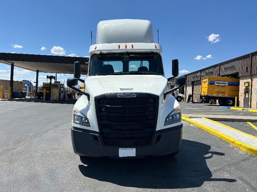 Day Cab Tractor-Heavy Duty Tractors-Freightliner-2020-T12664ST-El Paso-TX-235,023\n\t\tmiles-$ 61,000 - Image 2