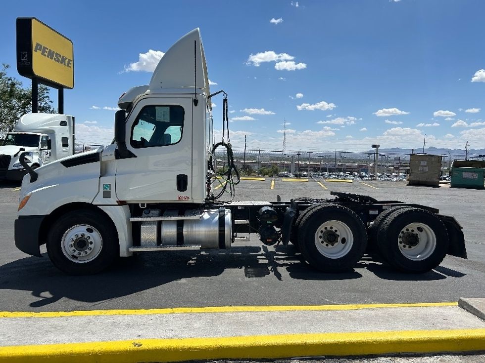 Day Cab Tractor-Heavy Duty Tractors-Freightliner-2020-T12664ST-El Paso-TX-235,023\n\t\tmiles-$ 61,000 - Image 4