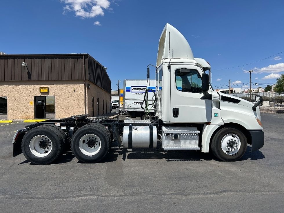 Day Cab Tractor-Heavy Duty Tractors-Freightliner-2020-T12664ST-El Paso-TX-235,023\n\t\tmiles-$ 61,000 - Image 8