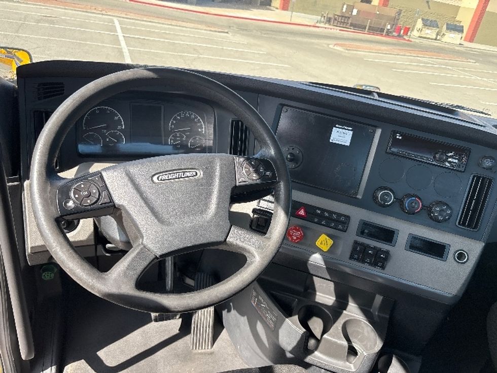Day Cab Tractor-Heavy Duty Tractors-Freightliner-2020-T12664ST-El Paso-TX-361,550\n\t\tmiles-$ 54,750 - Image 11