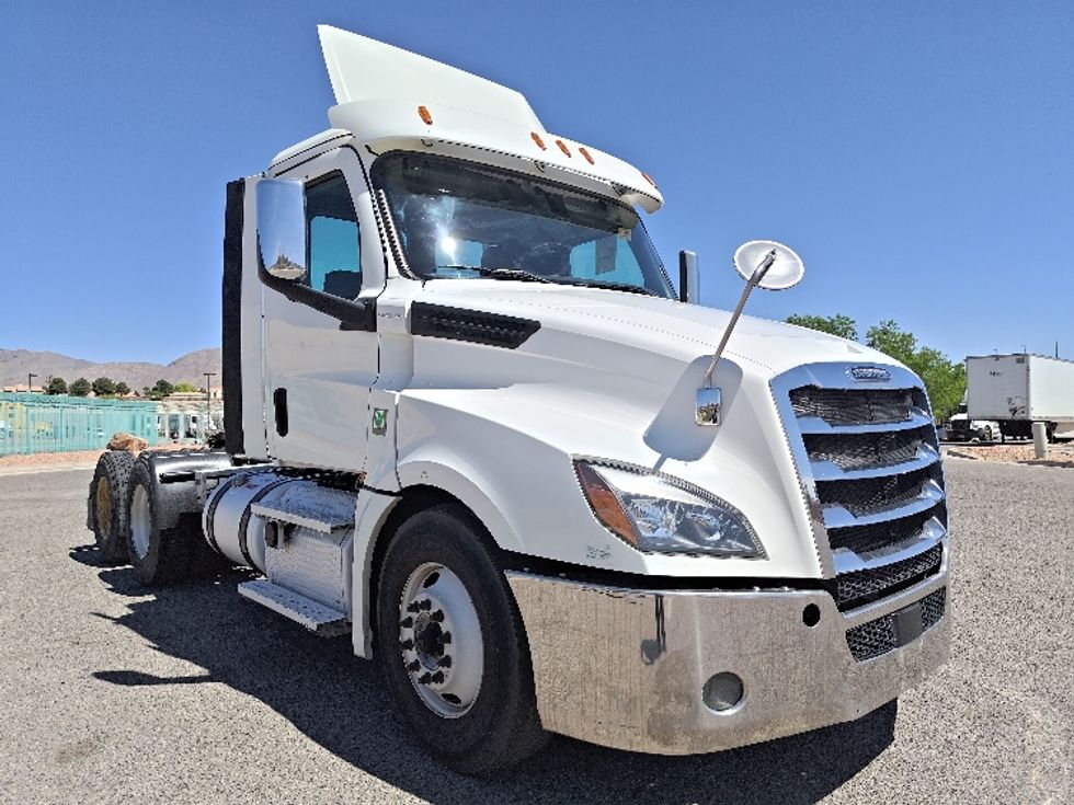 Day Cab Tractor-Heavy Duty Tractors-Freightliner-2020-T12664ST-El Paso-TX-532,666\n\t\tmiles-$ 39,250 - Image 1