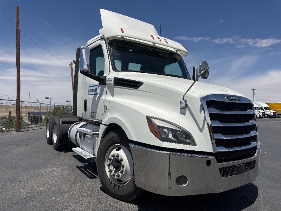 Day Cab Tractor-Heavy Duty Tractors-Freightliner-2020-T12664ST-El Paso-TX-598,397\n\t\tmiles-$ 35,000 - Image 1