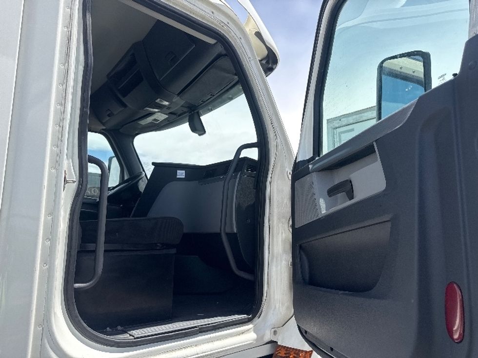 Day Cab Tractor-Heavy Duty Tractors-Freightliner-2020-T12664ST-El Paso-TX-598,397\n\t\tmiles-$ 35,000 - Image 12