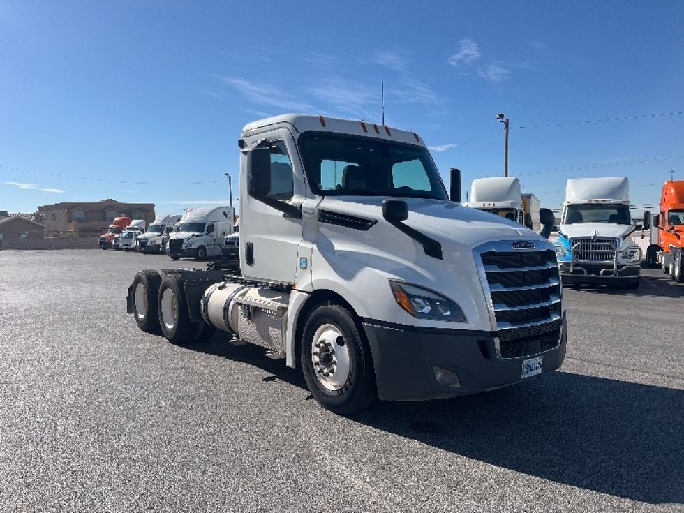 Day Cab Tractor-Heavy Duty Tractors-Freightliner-2020-T12664ST-El Paso-TX-99,671\n\t\tmiles-$ 67,250 - Image 1