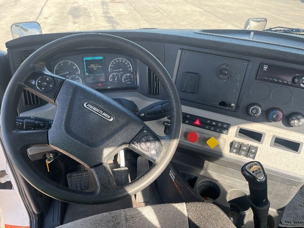 Day Cab Tractor-Heavy Duty Tractors-Freightliner-2020-T12664ST-El Paso-TX-99,671\n\t\tmiles-$ 67,250 - Image 11