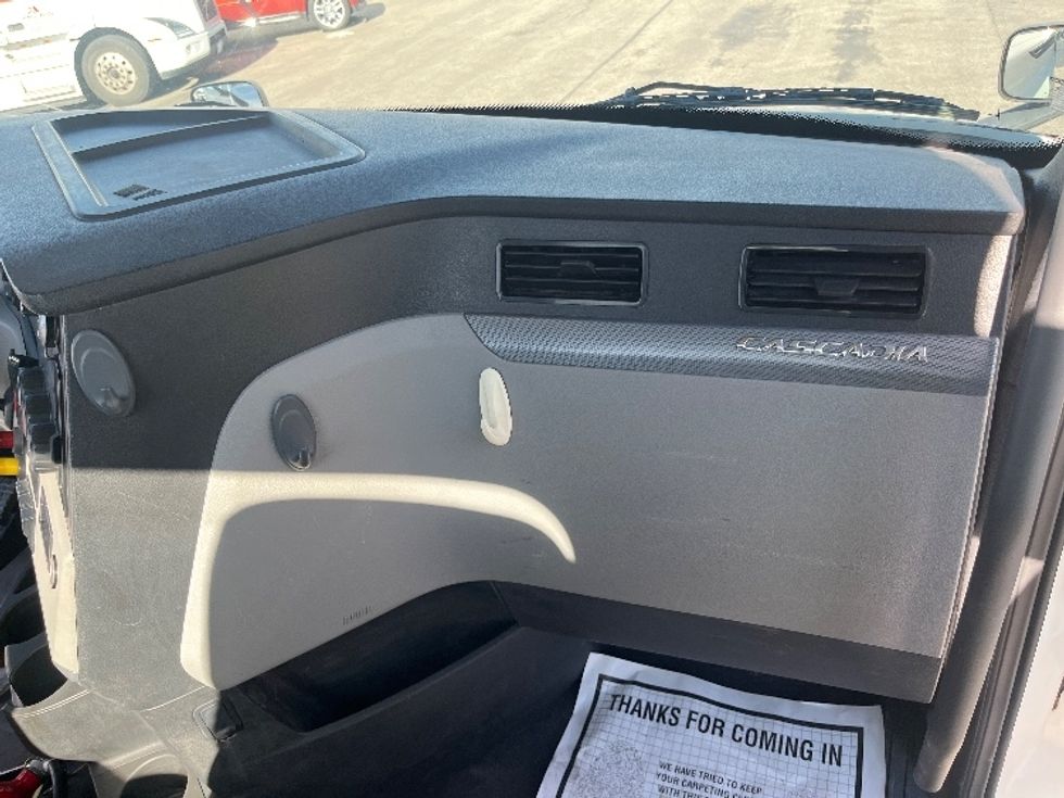 Day Cab Tractor-Heavy Duty Tractors-Freightliner-2020-T12664ST-El Paso-TX-99,671\n\t\tmiles-$ 67,250 - Image 13