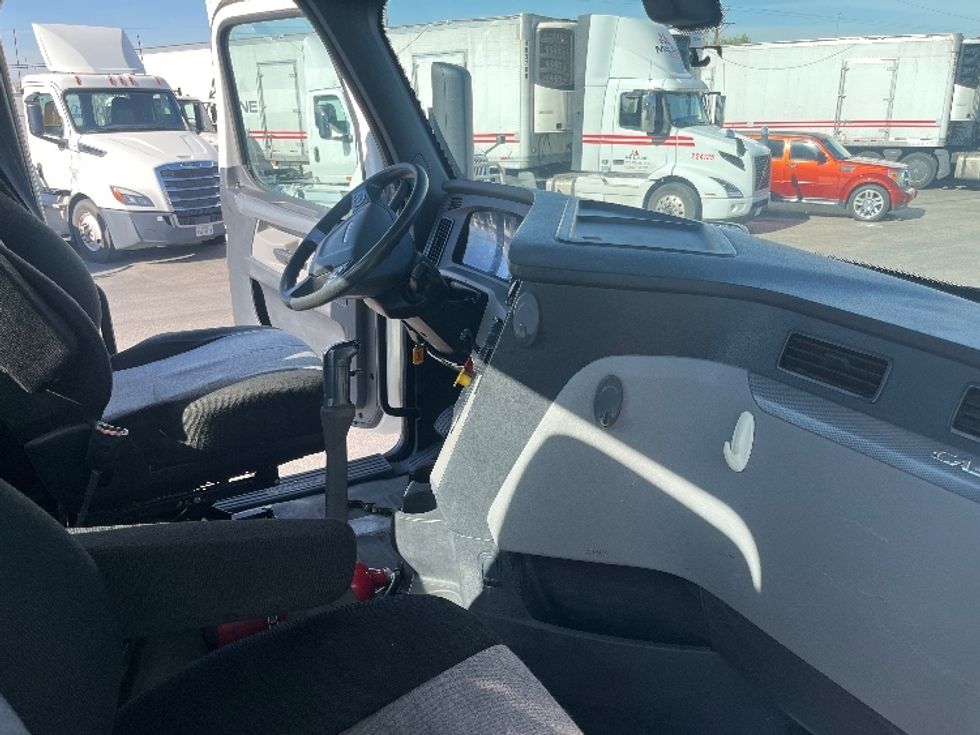 Day Cab Tractor-Heavy Duty Tractors-Freightliner-2020-T12664ST-El Paso-TX-99,671\n\t\tmiles-$ 67,250 - Image 14